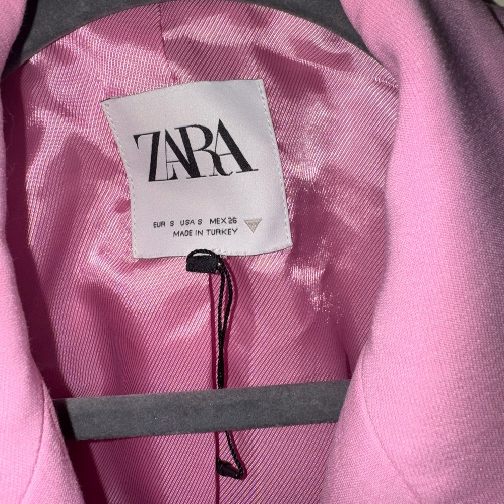 Color pink - Picture 2 of 2